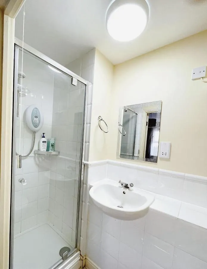 Cozy Entire 2Br Flat With 2 Bathrooms And Free Parking Cambridge  0*, Cambridge (Cambridgeshire)